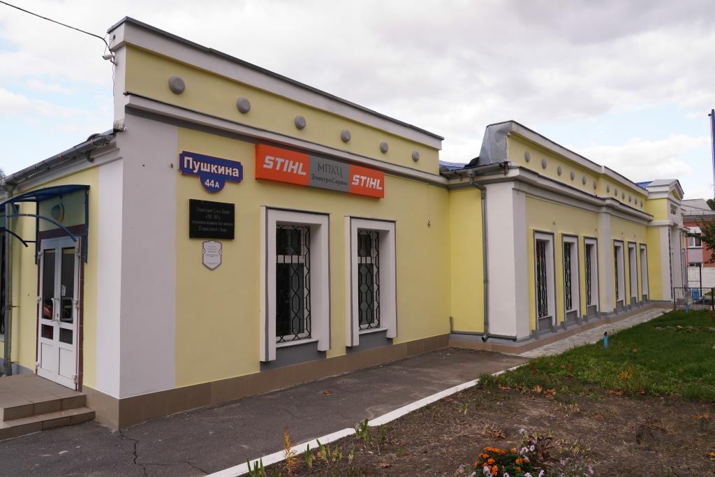 Мемориальная доска на месте захоронения жертв фашистского террора территория бывшей тюрьмы СД