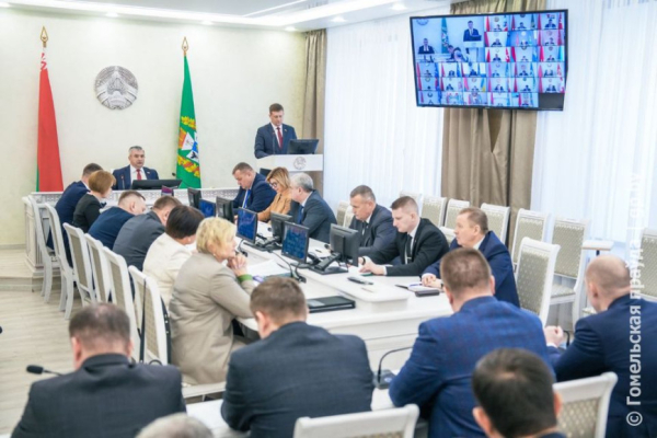 На аппаратном совещании в облисполкоме обсудили благоустройство и наведение порядка в сельхозорганизациях