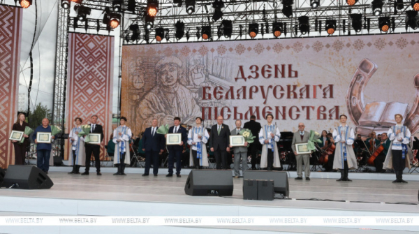 Обладателей Национальной литературной премии назвали в Костюковичах во время Дня белорусской письменности