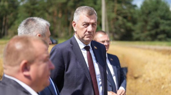 "К севу рапса надо готовиться уже сейчас". Назаров проинспектировал уборочную в Рогачевском районе